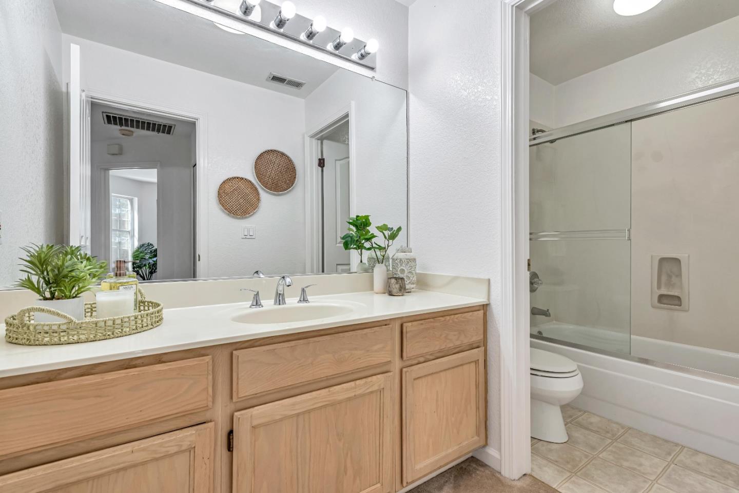Detail Gallery Image 12 of 13 For 732 Northrup St #123,  San Jose,  CA 95126 - 2 Beds | 2 Baths