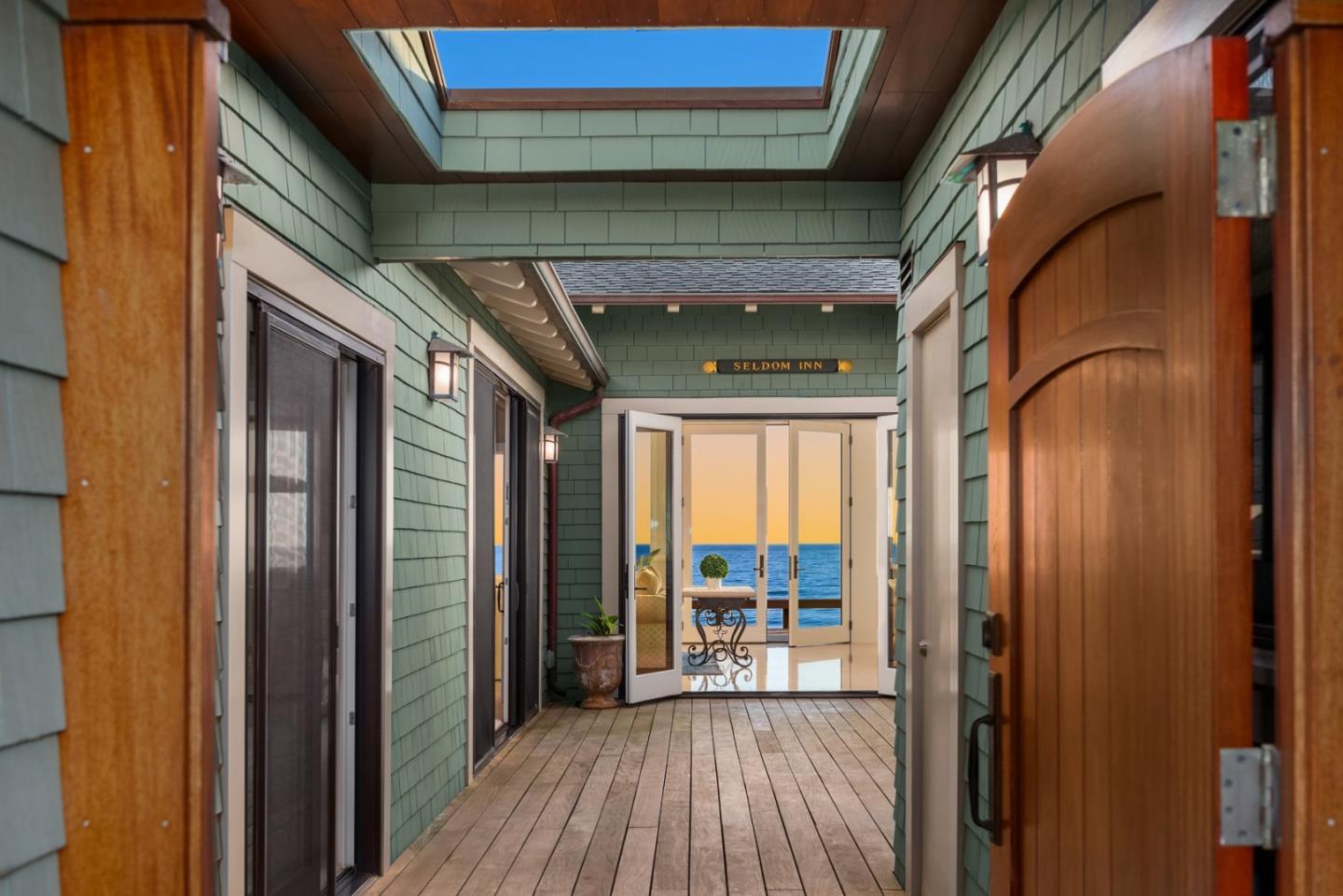 Detail Gallery Image 6 of 52 For 553 Beach Dr, Aptos,  CA 95003 - 4 Beds | 3 Baths