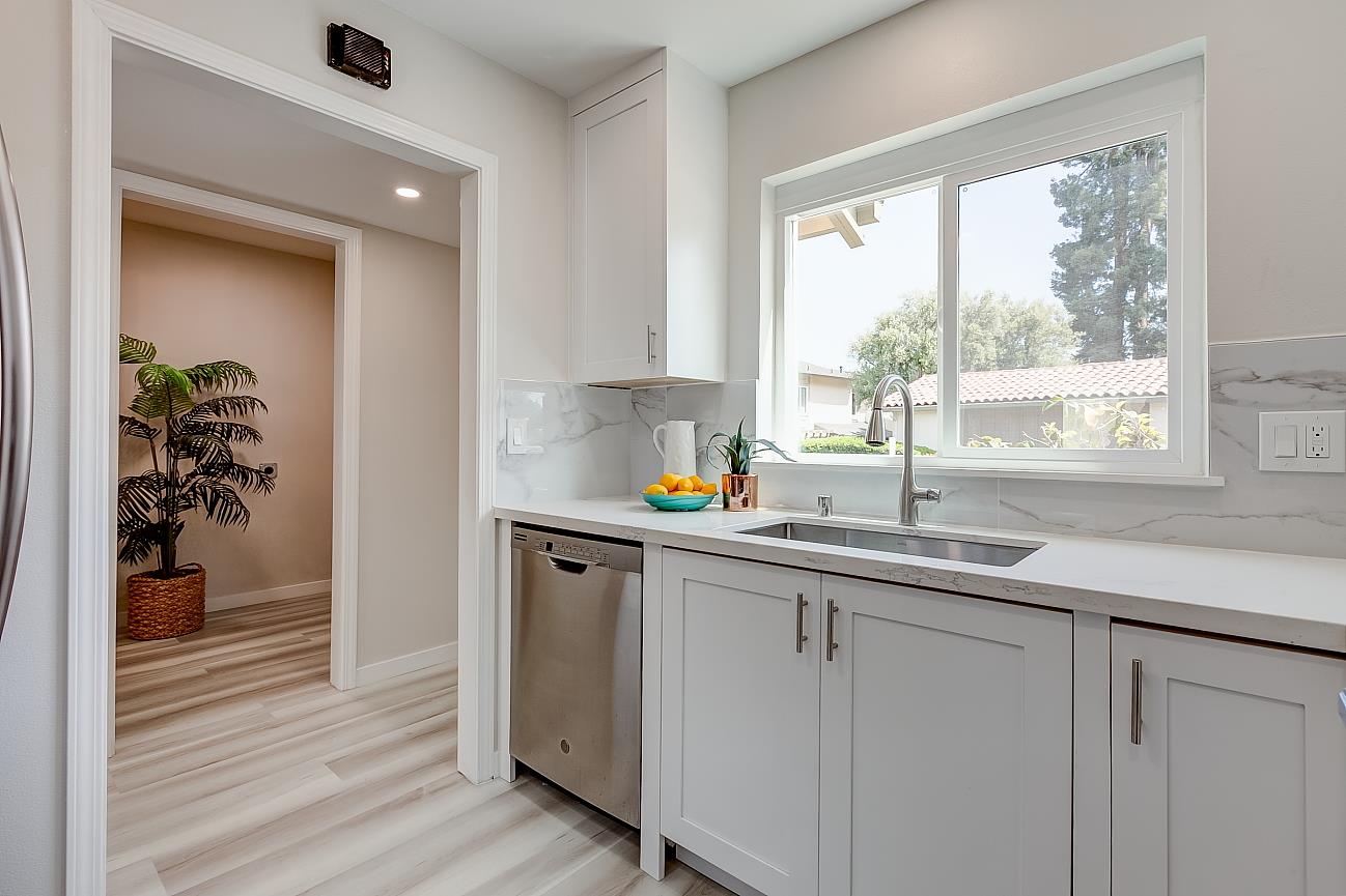 Detail Gallery Image 12 of 35 For 1285 Riesling Ter, Sunnyvale,  CA 94087 - 2 Beds | 1/1 Baths