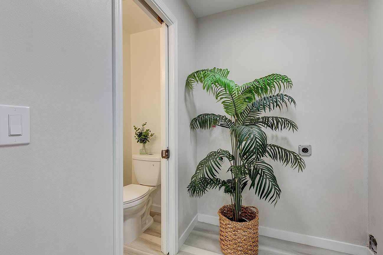 Detail Gallery Image 14 of 35 For 1285 Riesling Ter, Sunnyvale,  CA 94087 - 2 Beds | 1/1 Baths