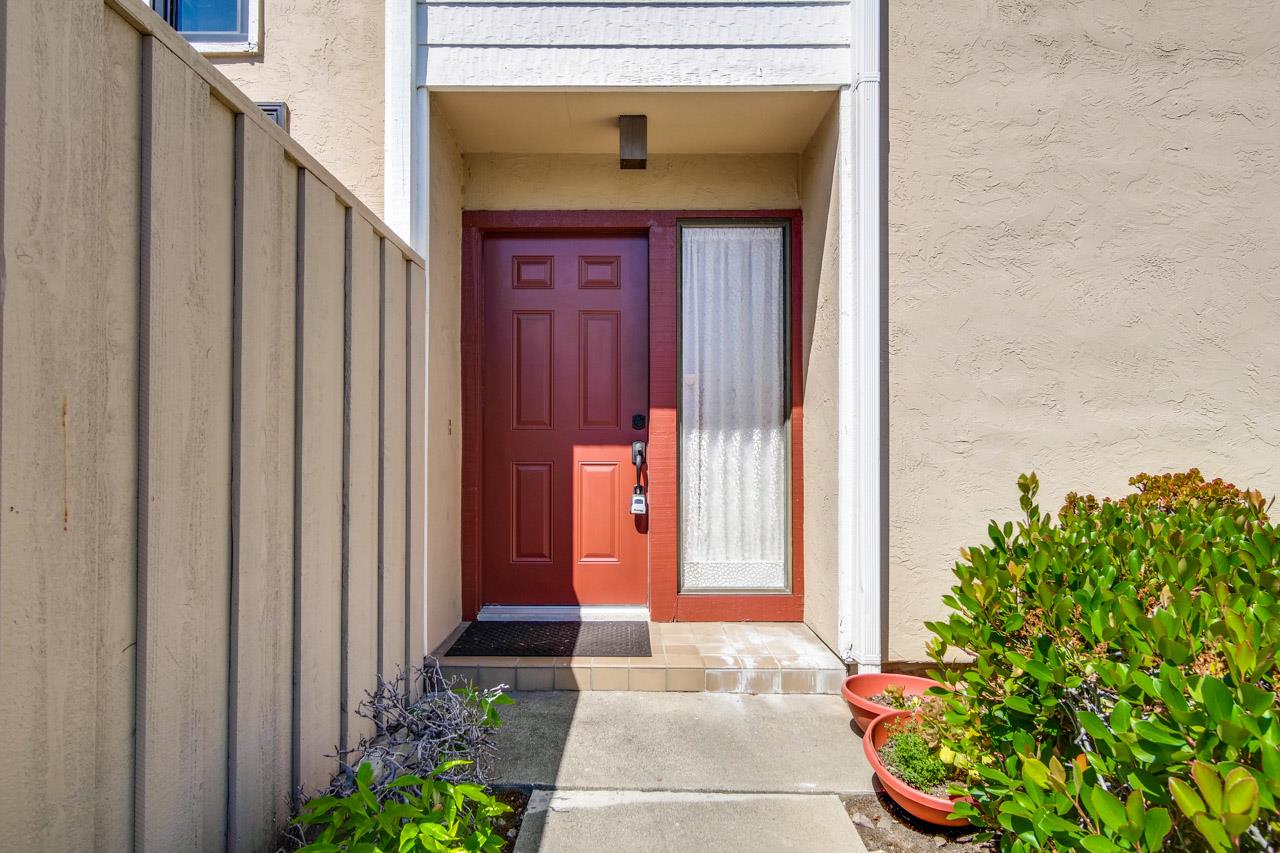 Detail Gallery Image 4 of 50 For 1641 Albatross Dr, Sunnyvale,  CA 94087 - 3 Beds | 2/1 Baths
