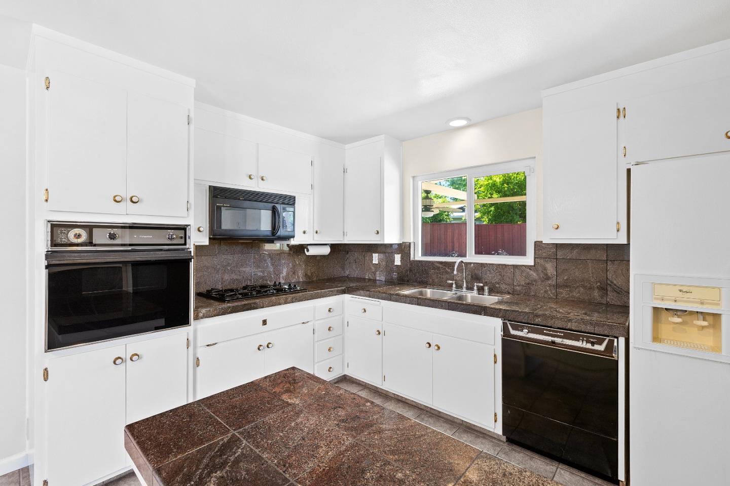 Detail Gallery Image 26 of 34 For 1472 Fairhaven Ct, San Jose,  CA 95118 - 3 Beds | 2 Baths
