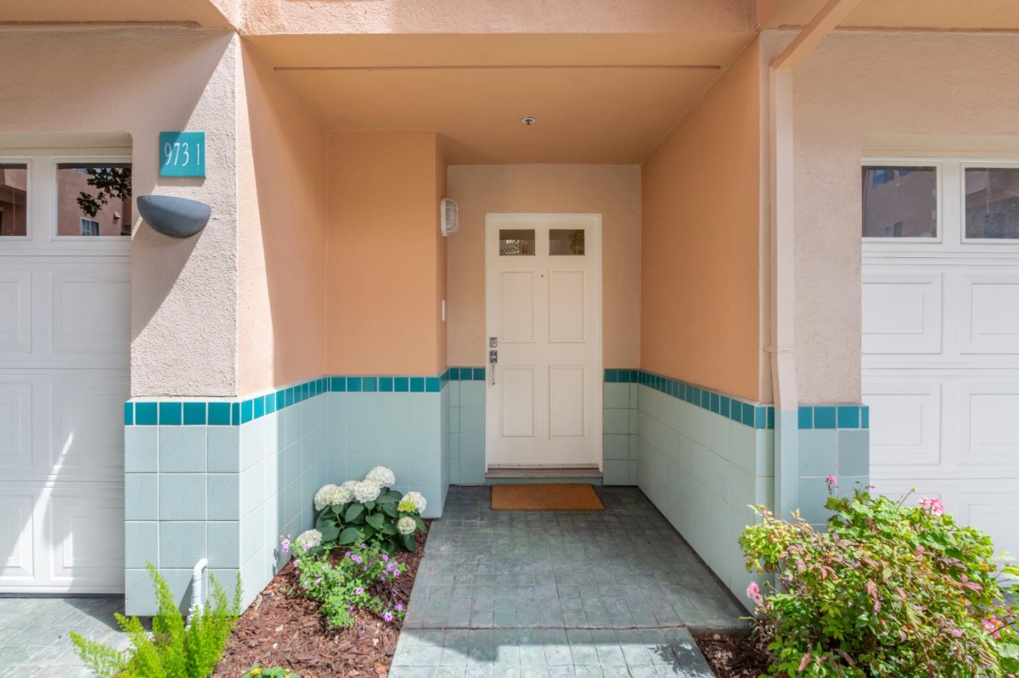 Detail Gallery Image 2 of 42 For 973 Asilomar Ter #1,  Sunnyvale,  CA 94086 - 2 Beds | 2/1 Baths