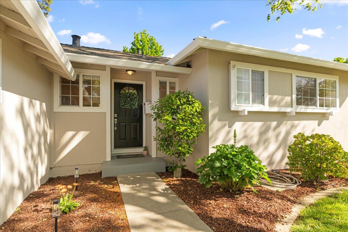 Detail Gallery Image 3 of 30 For 1373 Ridgewood Dr, San Jose,  CA 95118 - 3 Beds | 2 Baths