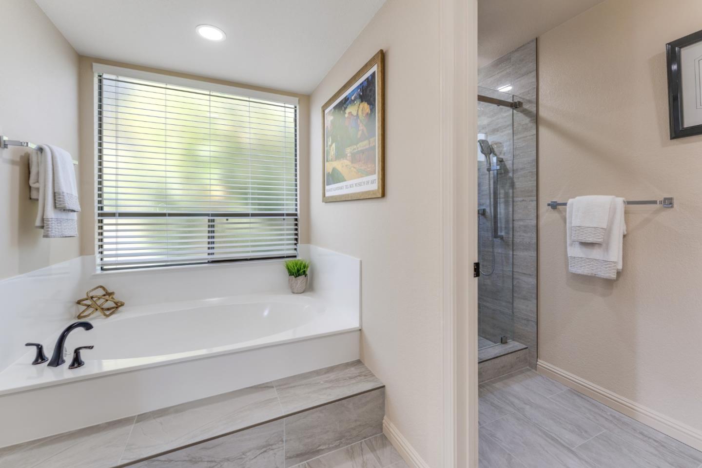Detail Gallery Image 12 of 53 For 10375 Heney Creek Pl, Cupertino,  CA 95014 - 5 Beds | 3/1 Baths