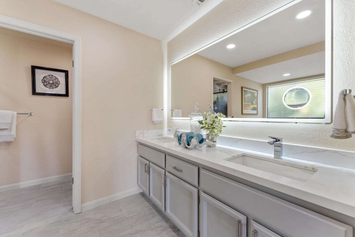 Detail Gallery Image 13 of 53 For 10375 Heney Creek Pl, Cupertino,  CA 95014 - 5 Beds | 3/1 Baths