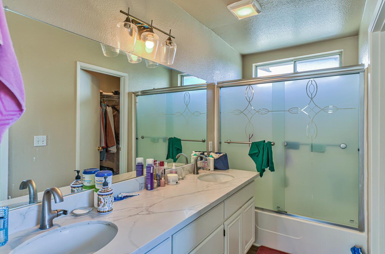 Detail Gallery Image 12 of 22 For 1793 Merlot Way, Salinas,  CA 93906 - 4 Beds | 2/1 Baths