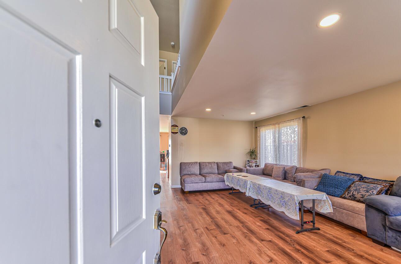 Detail Gallery Image 2 of 22 For 1793 Merlot Way, Salinas,  CA 93906 - 4 Beds | 2/1 Baths