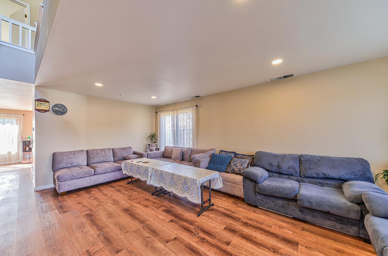 Detail Gallery Image 3 of 22 For 1793 Merlot Way, Salinas,  CA 93906 - 4 Beds | 2/1 Baths