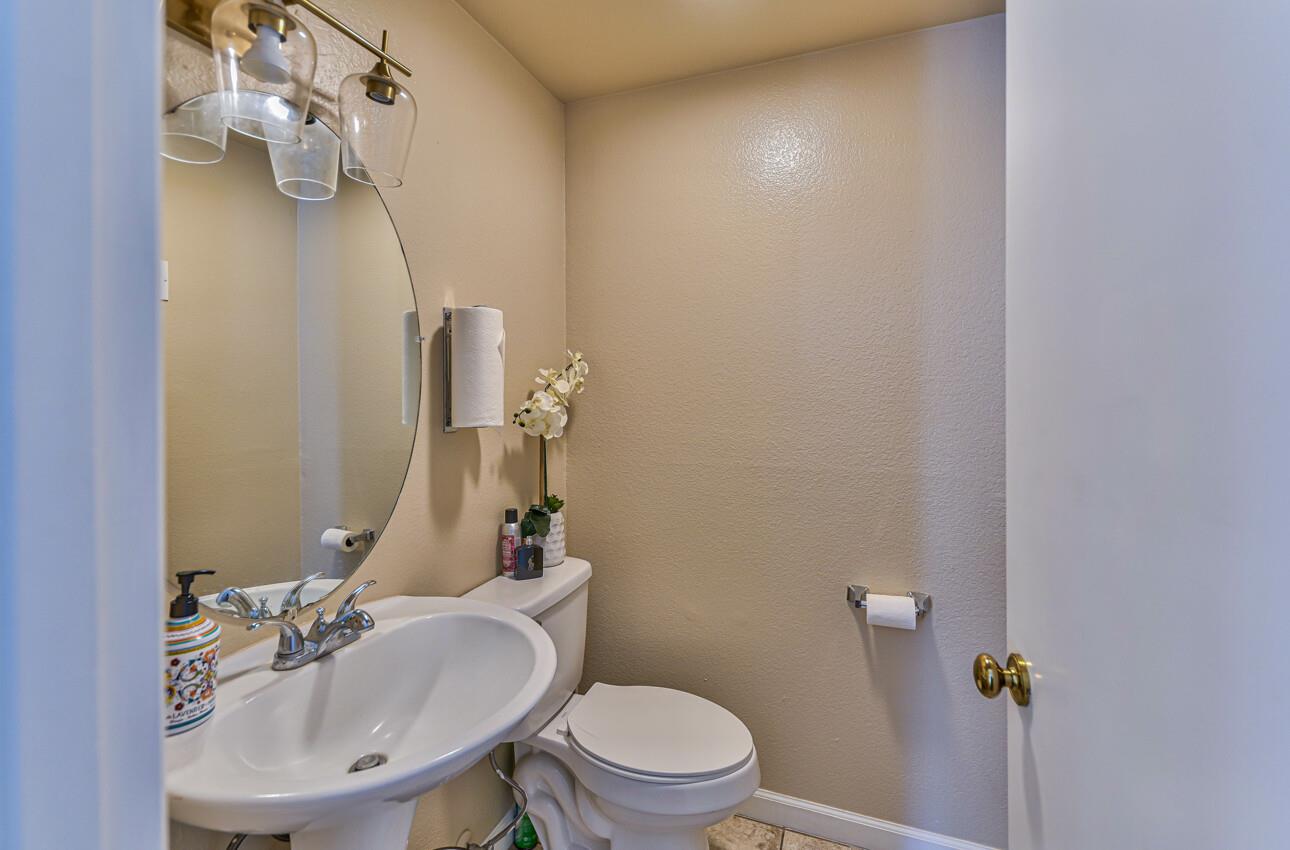 Detail Gallery Image 8 of 22 For 1793 Merlot Way, Salinas,  CA 93906 - 4 Beds | 2/1 Baths