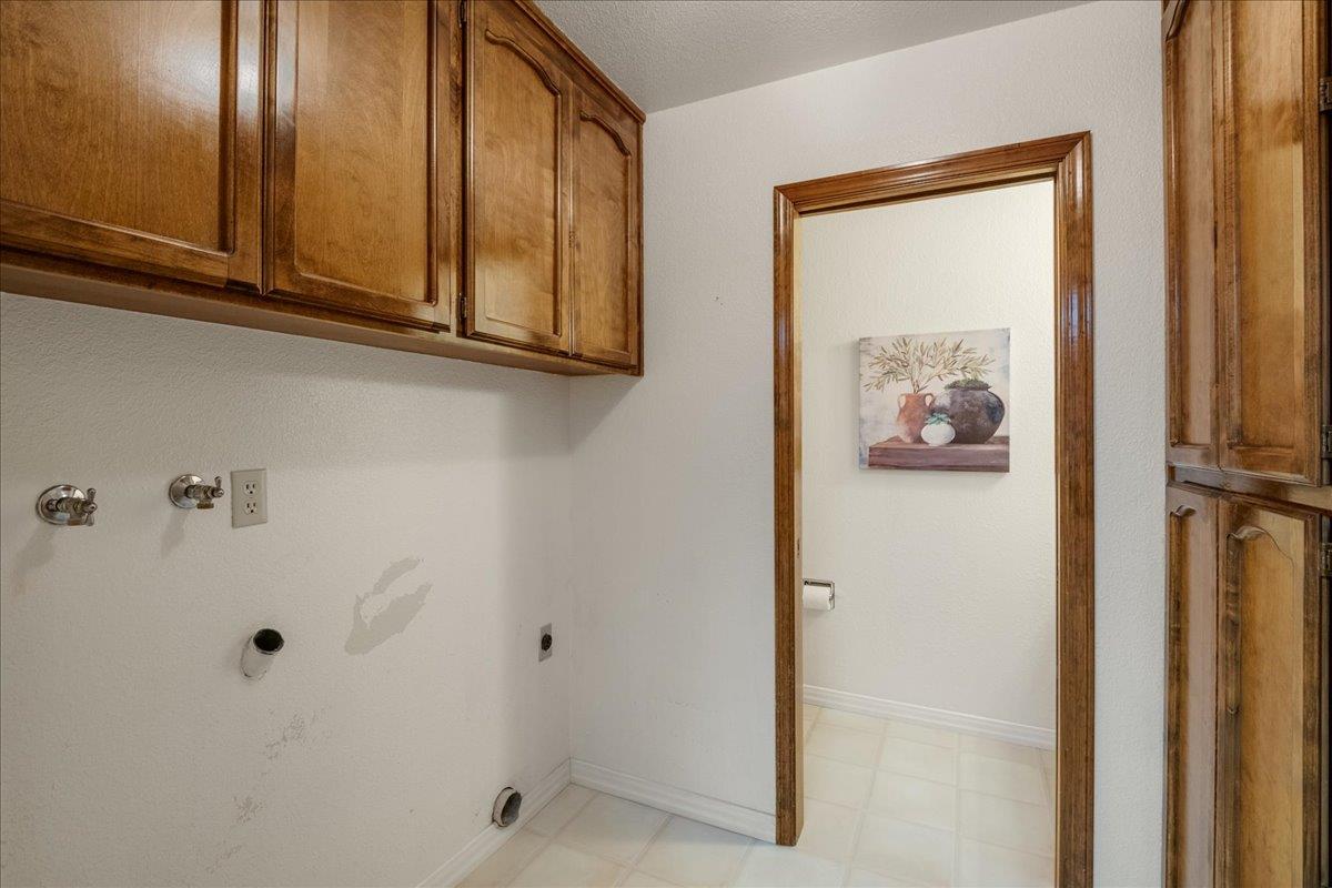 Detail Gallery Image 18 of 36 For 1410 Ghione Dr, Hollister,  CA 95023 - 3 Beds | 2/1 Baths