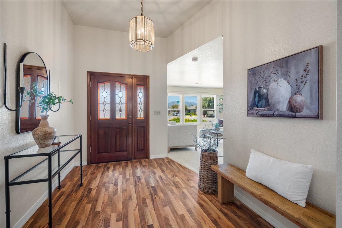 Detail Gallery Image 5 of 36 For 1410 Ghione Dr, Hollister,  CA 95023 - 3 Beds | 2/1 Baths