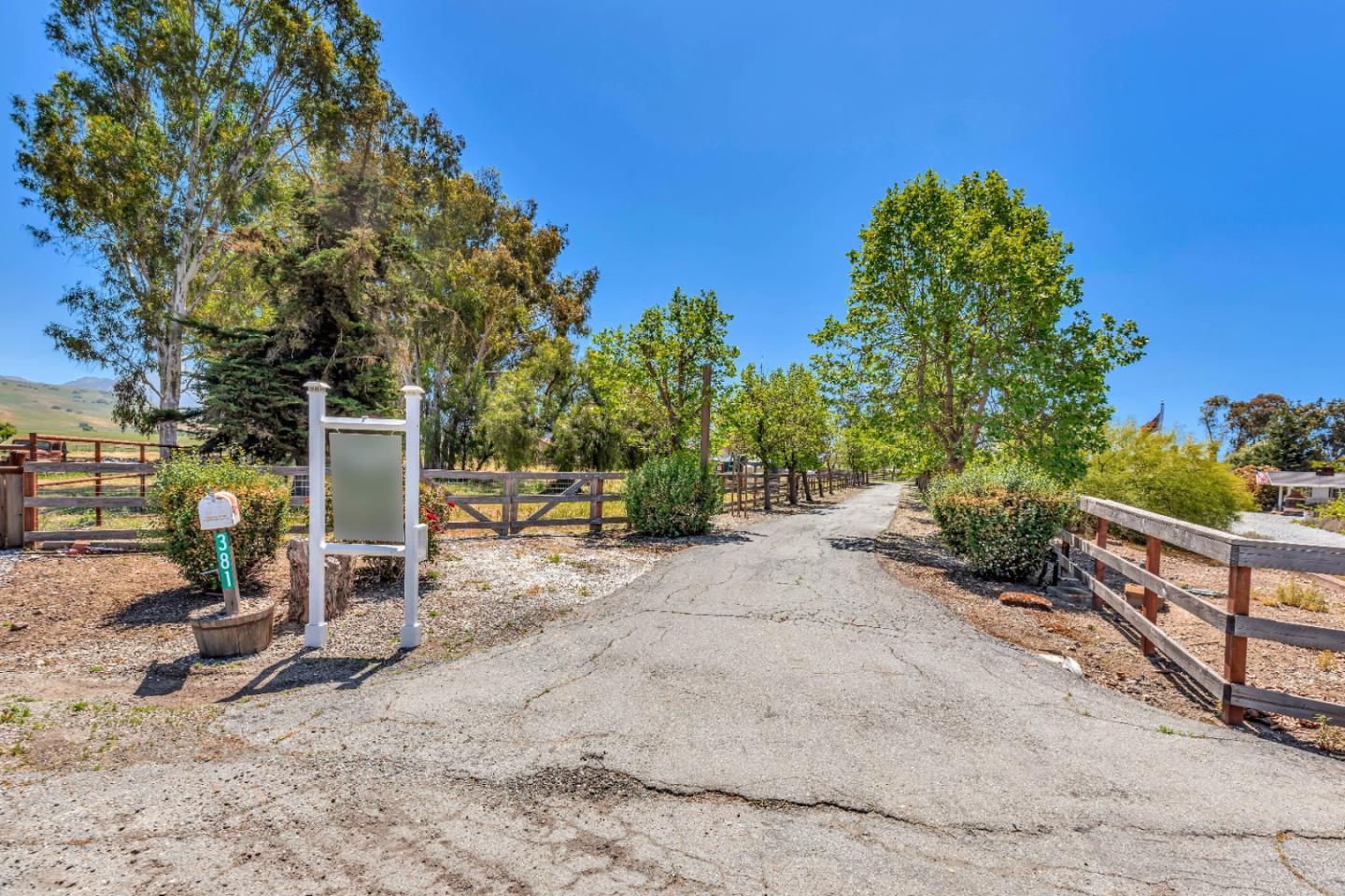 Photo of 381 Morada Ln in Hollister, CA