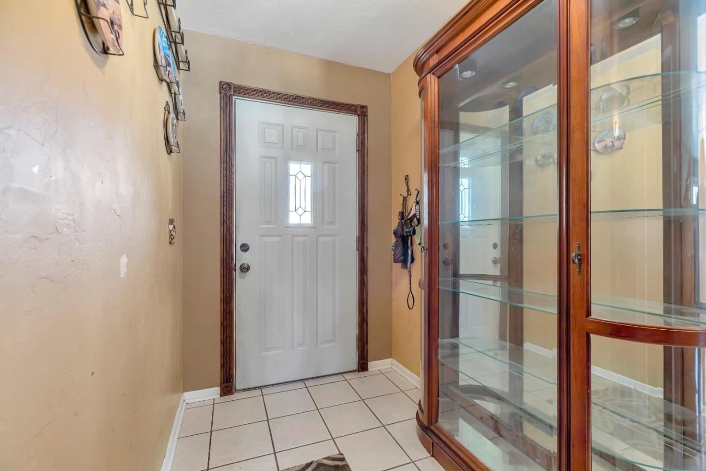 Detail Gallery Image 9 of 107 For 381 Morada Ln, Hollister,  CA 95023 - 4 Beds | 2 Baths