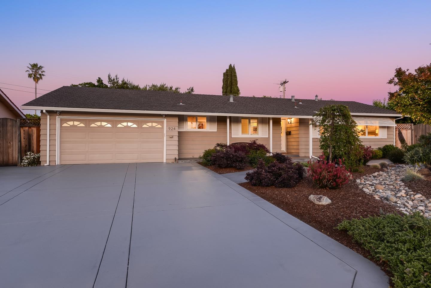 Detail Gallery Image 1 of 40 For 924 Quercus Ct, Sunnyvale,  CA 94086 - 4 Beds | 2 Baths