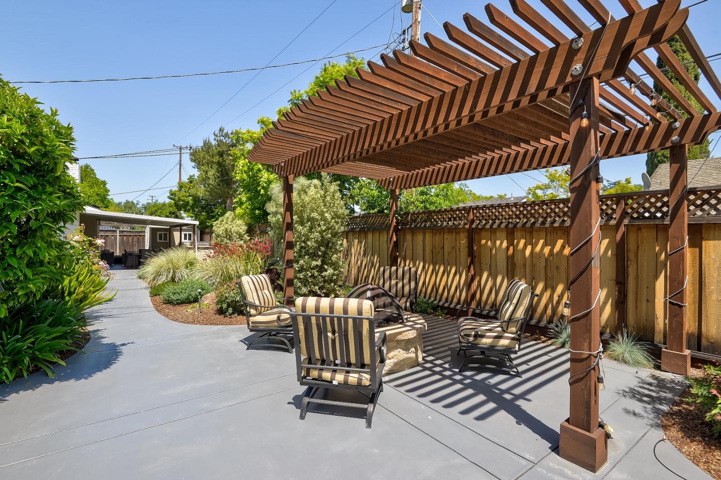 Detail Gallery Image 34 of 40 For 924 Quercus Ct, Sunnyvale,  CA 94086 - 4 Beds | 2 Baths
