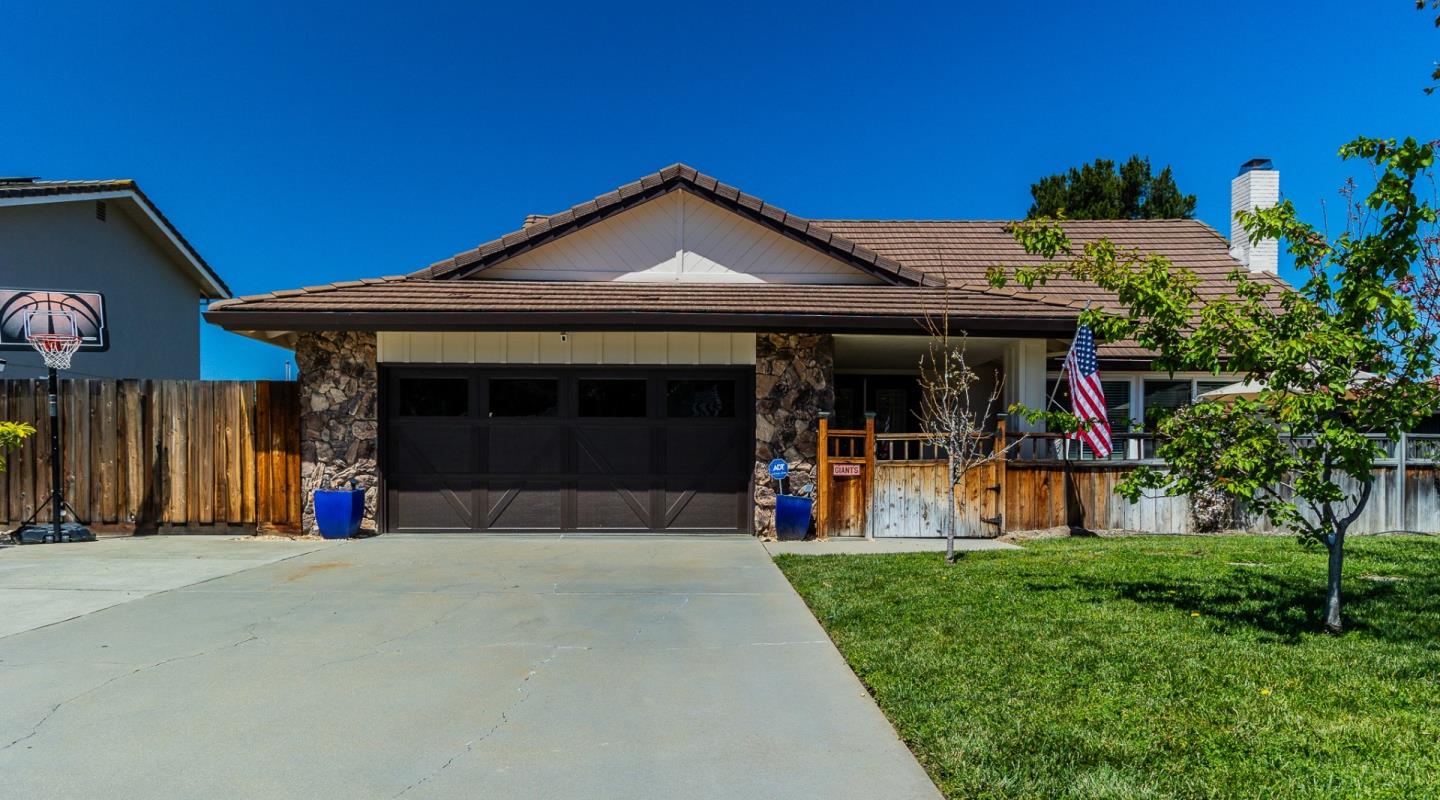 Photo of 22283 Capote Dr in Salinas, CA