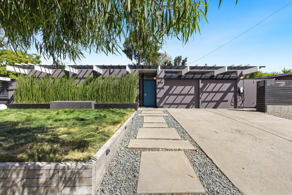 Detail Gallery Image 1 of 1 For 1636 Fairlawn Ave, San Jose,  CA 95125 - 4 Beds | 2 Baths