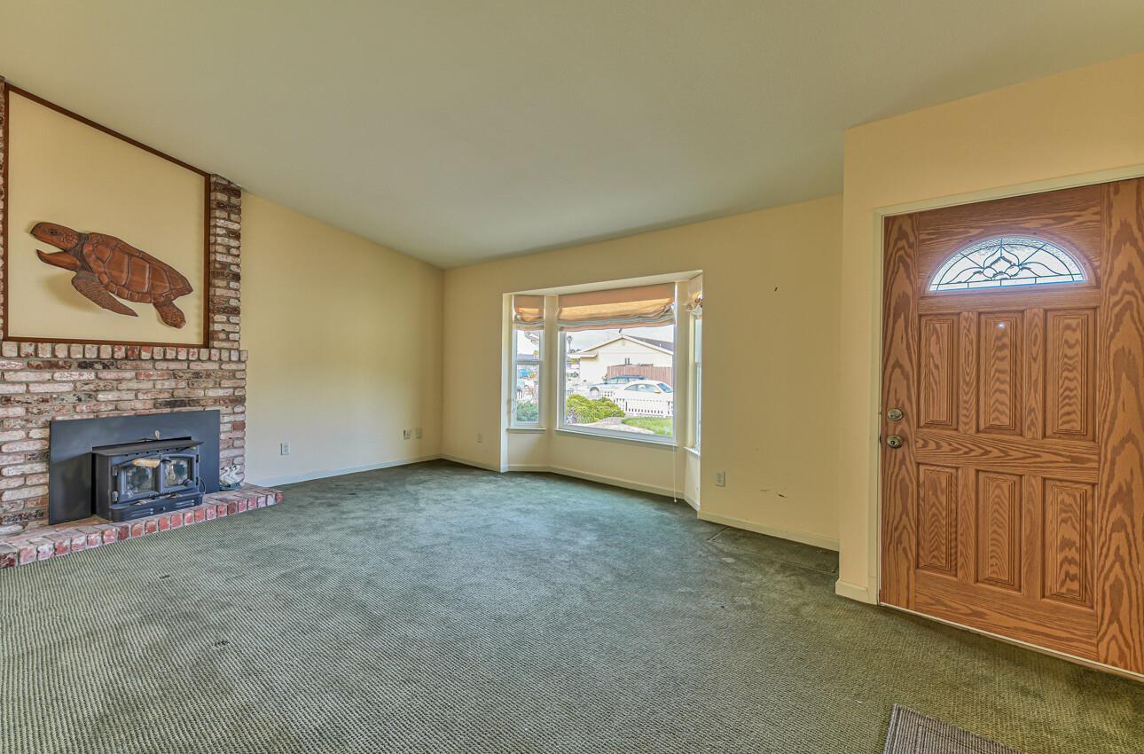 Detail Gallery Image 4 of 29 For 12906 Kennedy Cir, Salinas,  CA 93906 - 3 Beds | 2 Baths