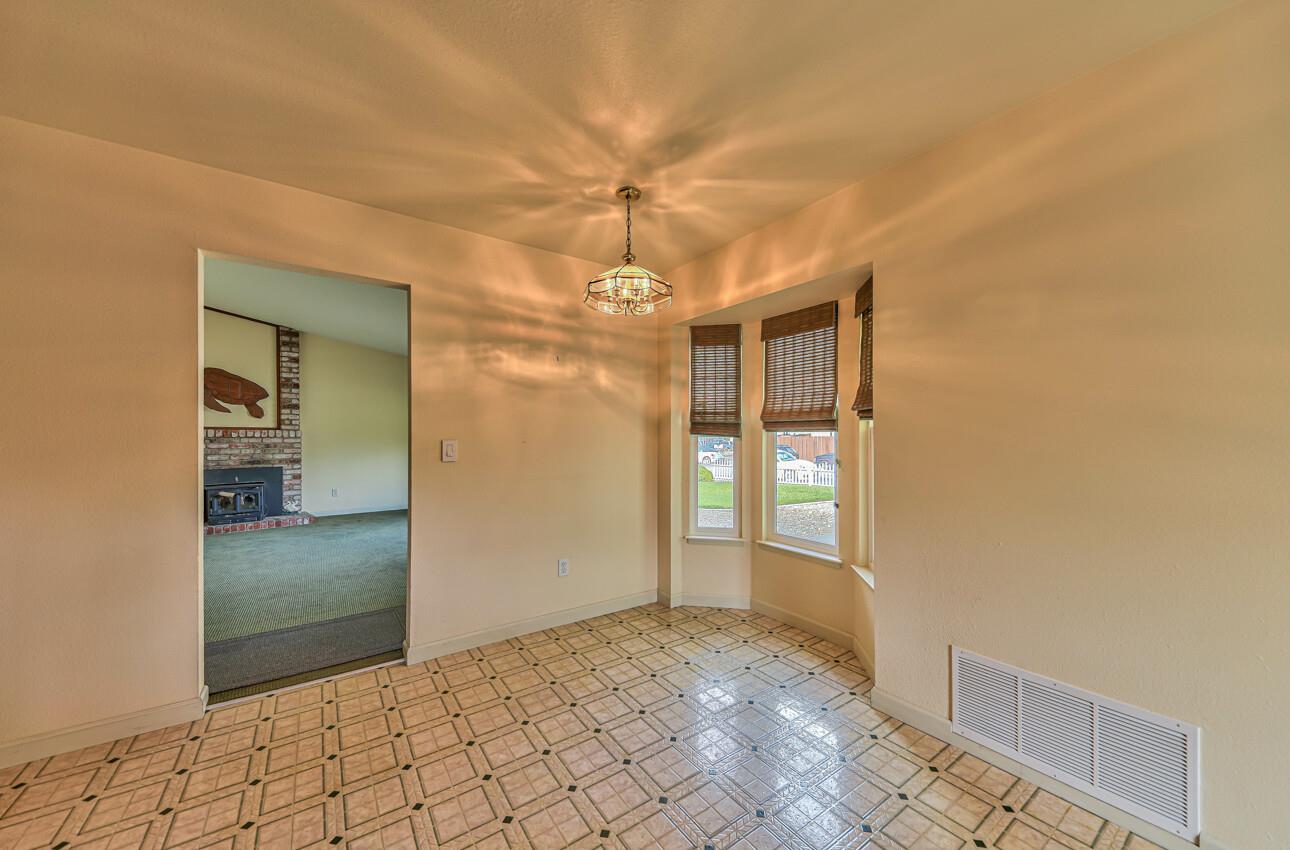 Detail Gallery Image 7 of 29 For 12906 Kennedy Cir, Salinas,  CA 93906 - 3 Beds | 2 Baths