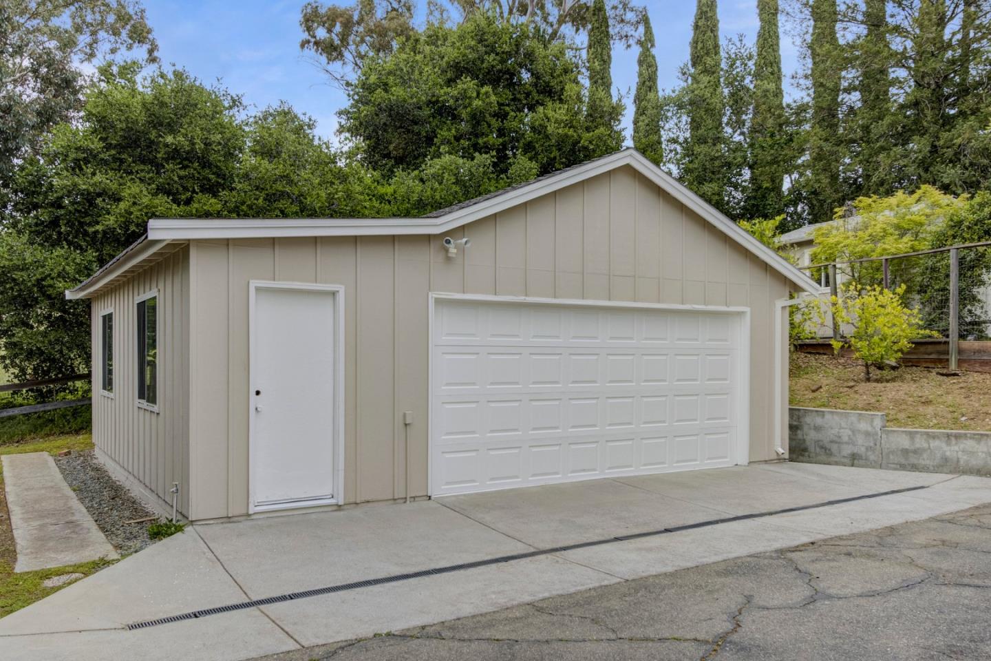 Detail Gallery Image 11 of 74 For 18627 Ambleside Dr, Saratoga,  CA 95070 - 4 Beds | 2 Baths