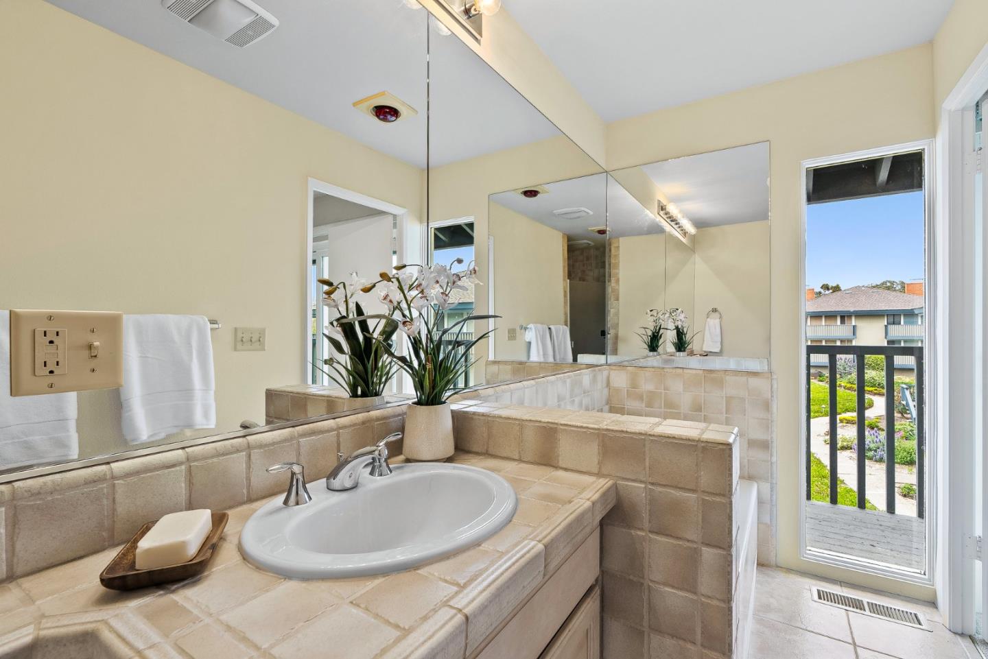 Detail Gallery Image 17 of 29 For 6 La Playa St, Monterey,  CA 93940 - 2 Beds | 2/1 Baths
