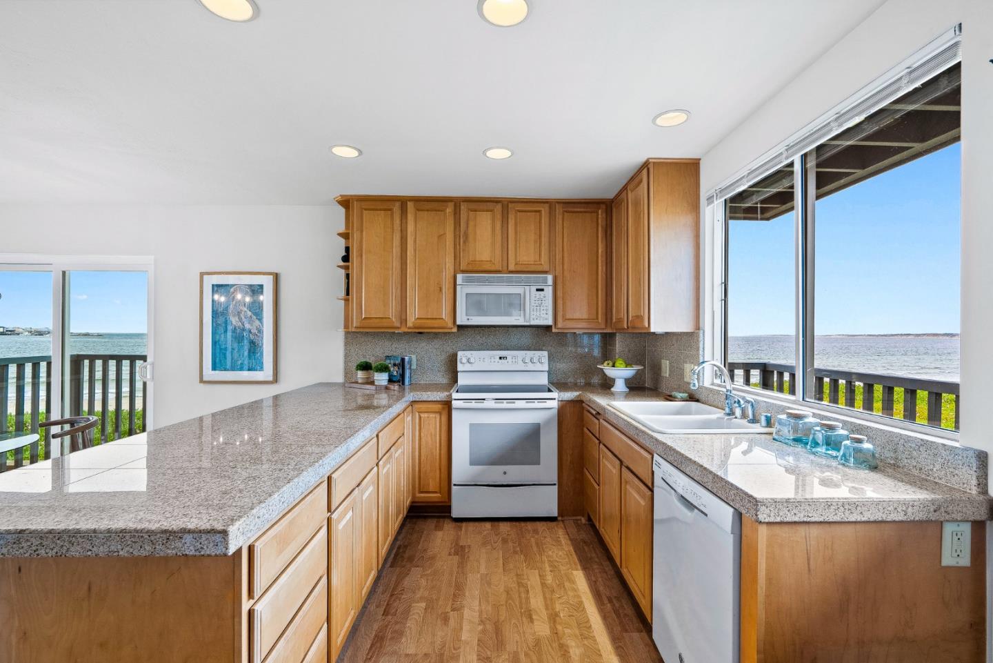 Detail Gallery Image 5 of 29 For 6 La Playa St, Monterey,  CA 93940 - 2 Beds | 2/1 Baths