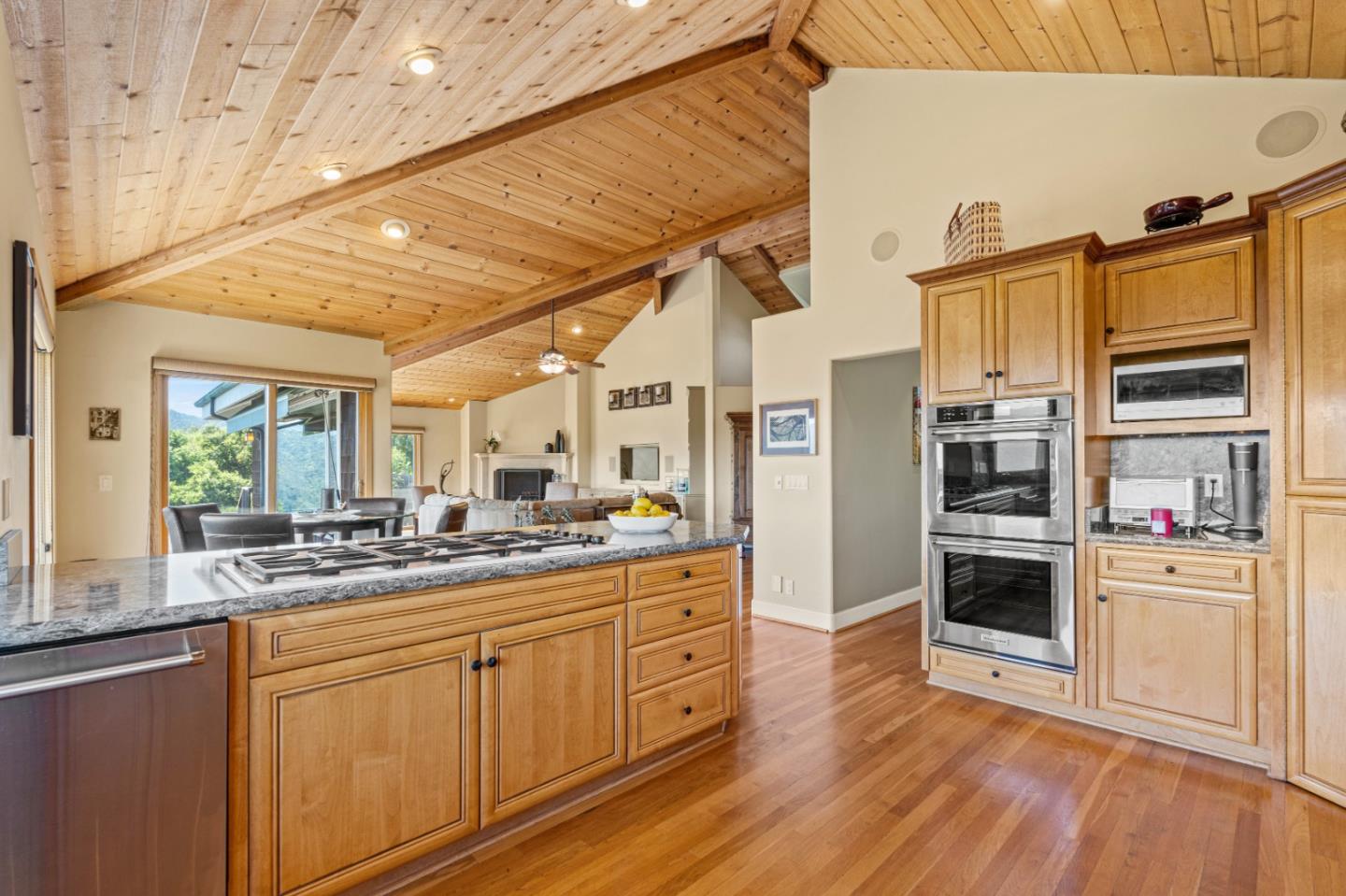 Detail Gallery Image 13 of 52 For 310 El Caminito Rd, Carmel Valley,  CA 93924 - 3 Beds | 2/1 Baths