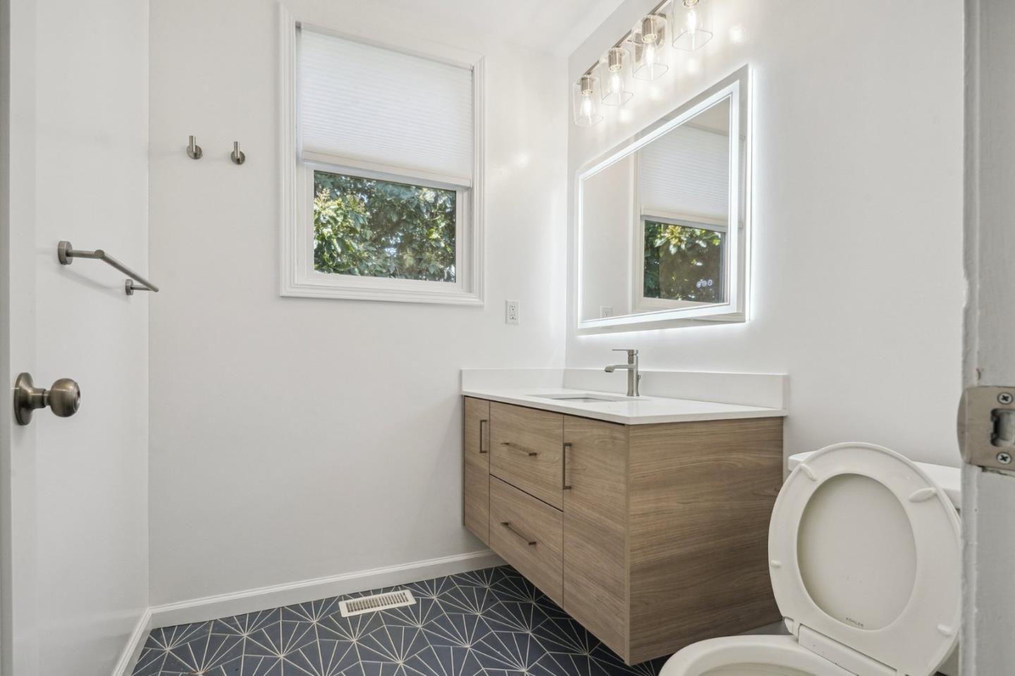 Detail Gallery Image 20 of 25 For 424 Blanken Ave, San Francisco,  CA 94134 - 4 Beds | 2 Baths