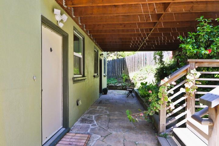 Detail Gallery Image 30 of 35 For 1561 Euclid Ave #1,  Berkeley,  CA 94708 - 2 Beds | 1 Baths