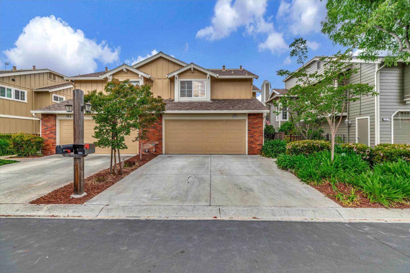 Detail Gallery Image 1 of 1 For 584 Folsom Cir, Milpitas,  CA 95035 - 2 Beds | 2/1 Baths