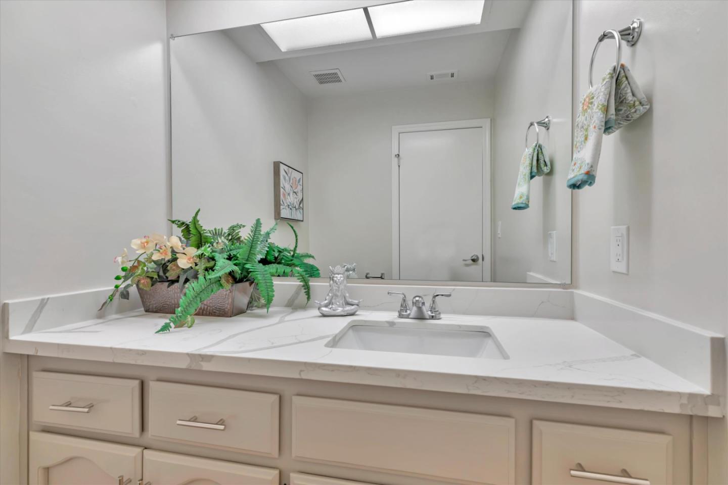 Detail Gallery Image 33 of 52 For 584 Folsom Cir, Milpitas,  CA 95035 - 2 Beds | 2/1 Baths