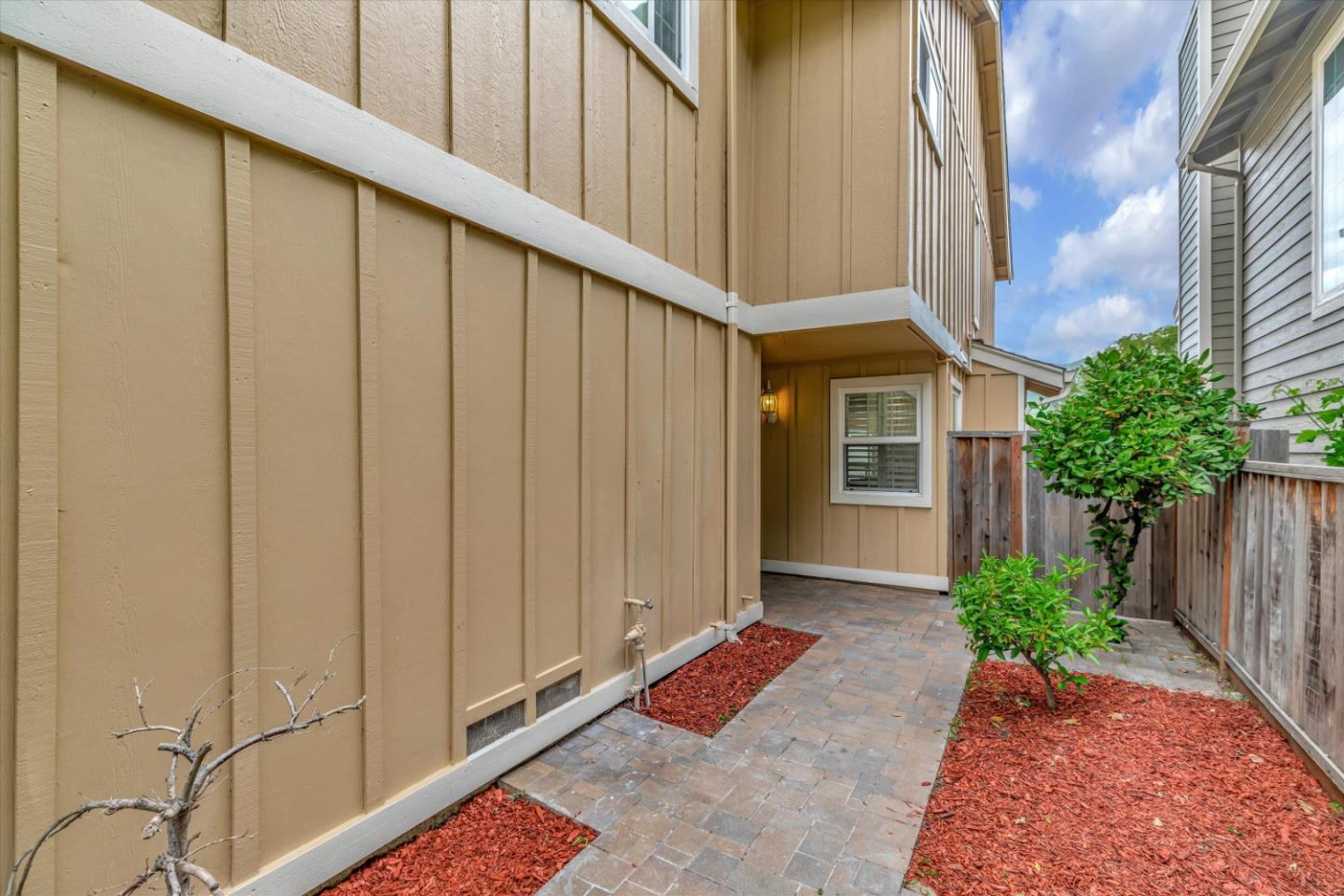 Detail Gallery Image 44 of 52 For 584 Folsom Cir, Milpitas,  CA 95035 - 2 Beds | 2/1 Baths