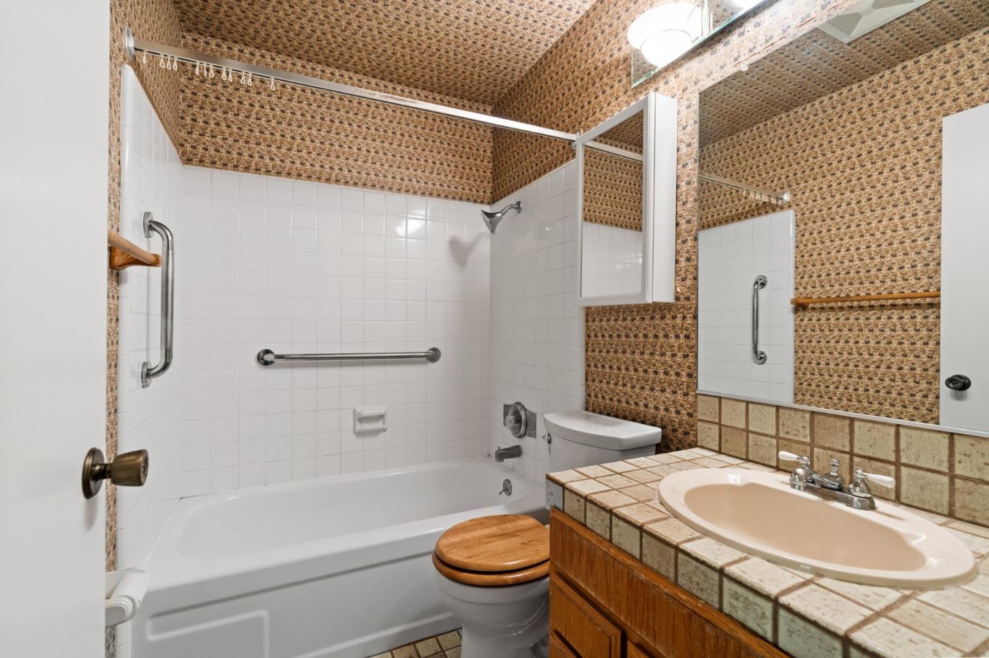 Detail Gallery Image 26 of 43 For 1371 Sydney Dr, Sunnyvale,  CA 94087 - 4 Beds | 2/1 Baths