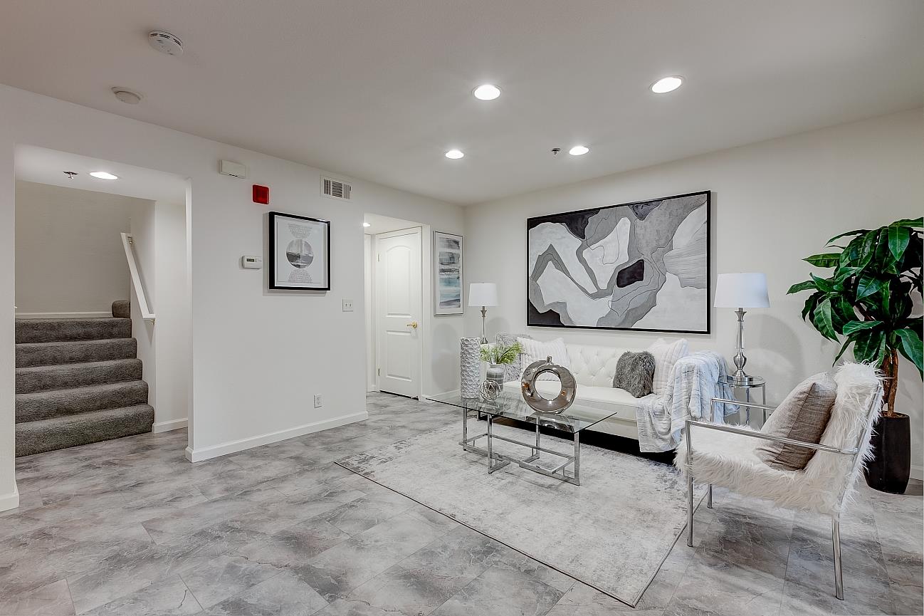 Detail Gallery Image 2 of 27 For 625 E El Camino Real #106,  Sunnyvale,  CA 94087 - 2 Beds | 2/1 Baths