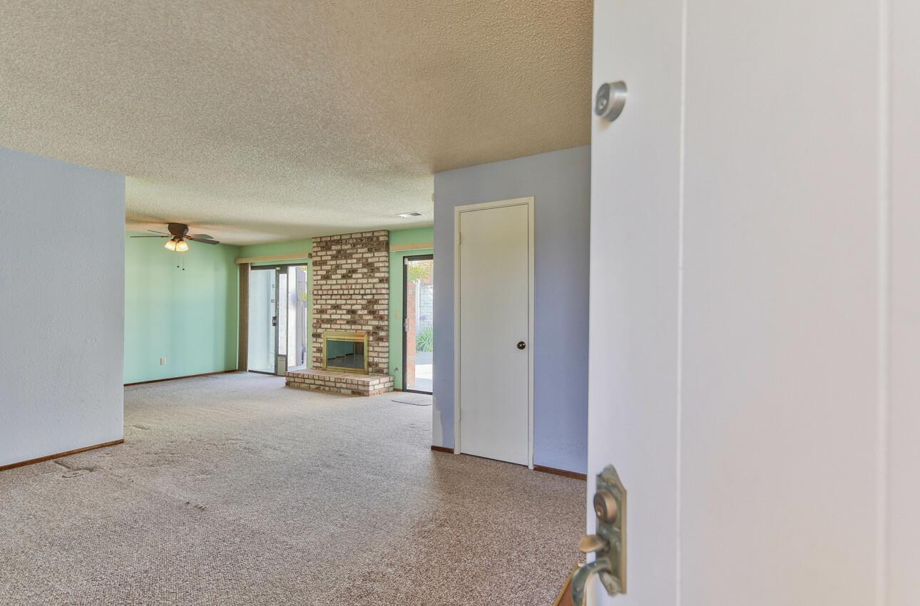 Detail Gallery Image 3 of 31 For 551 Powell St, Salinas,  CA 93907 - 3 Beds | 2 Baths