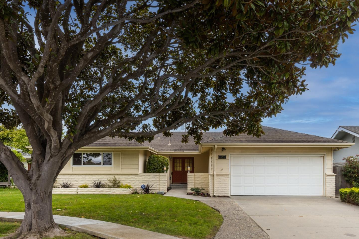 Detail Gallery Image 1 of 19 For 38 Santa Monica Ct, Salinas,  CA 93901 - 4 Beds | 2 Baths