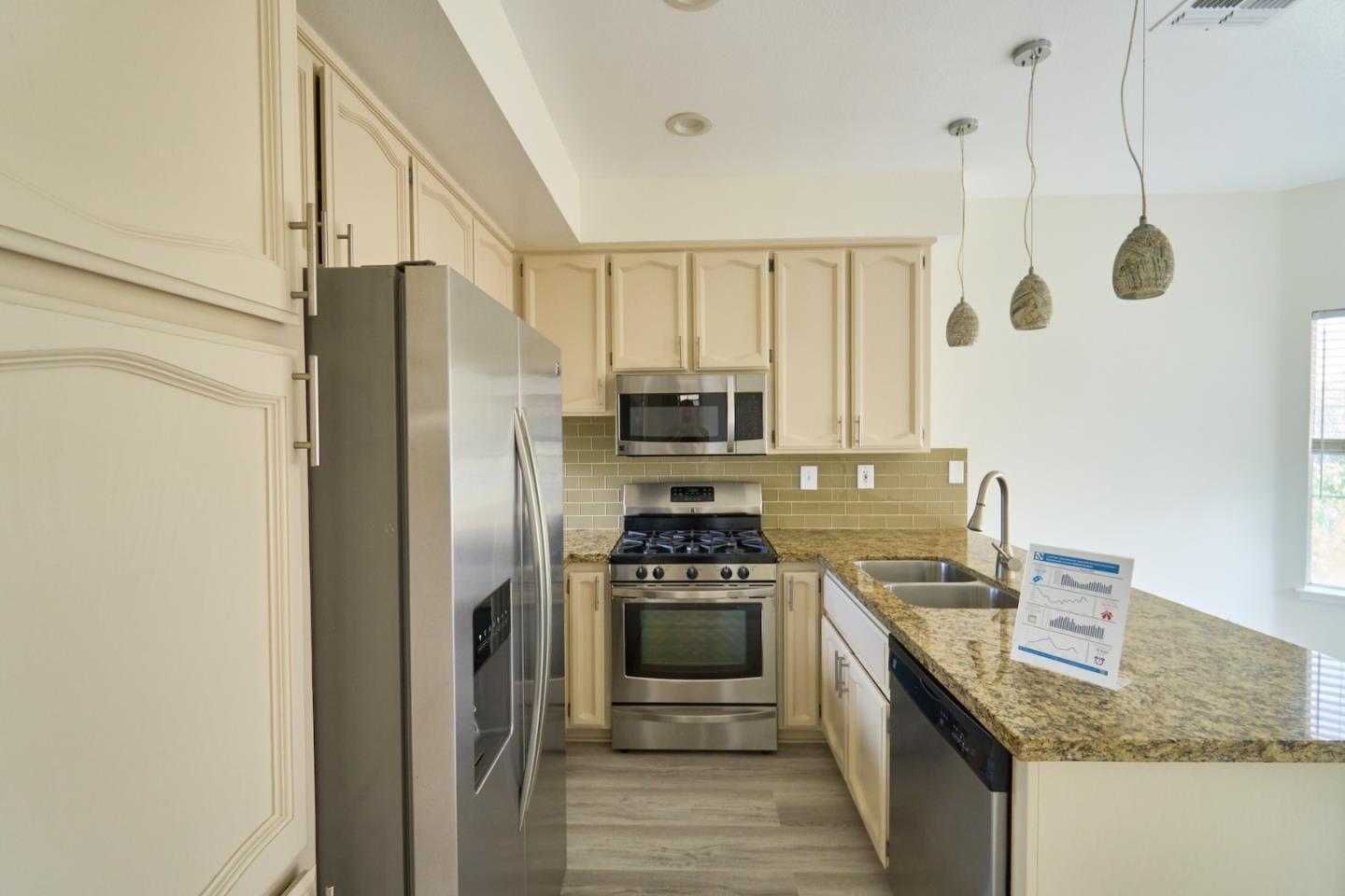 Detail Gallery Image 7 of 22 For 9452 Markfield Way, Sacramento,  CA 95829 - 3 Beds | 2 Baths