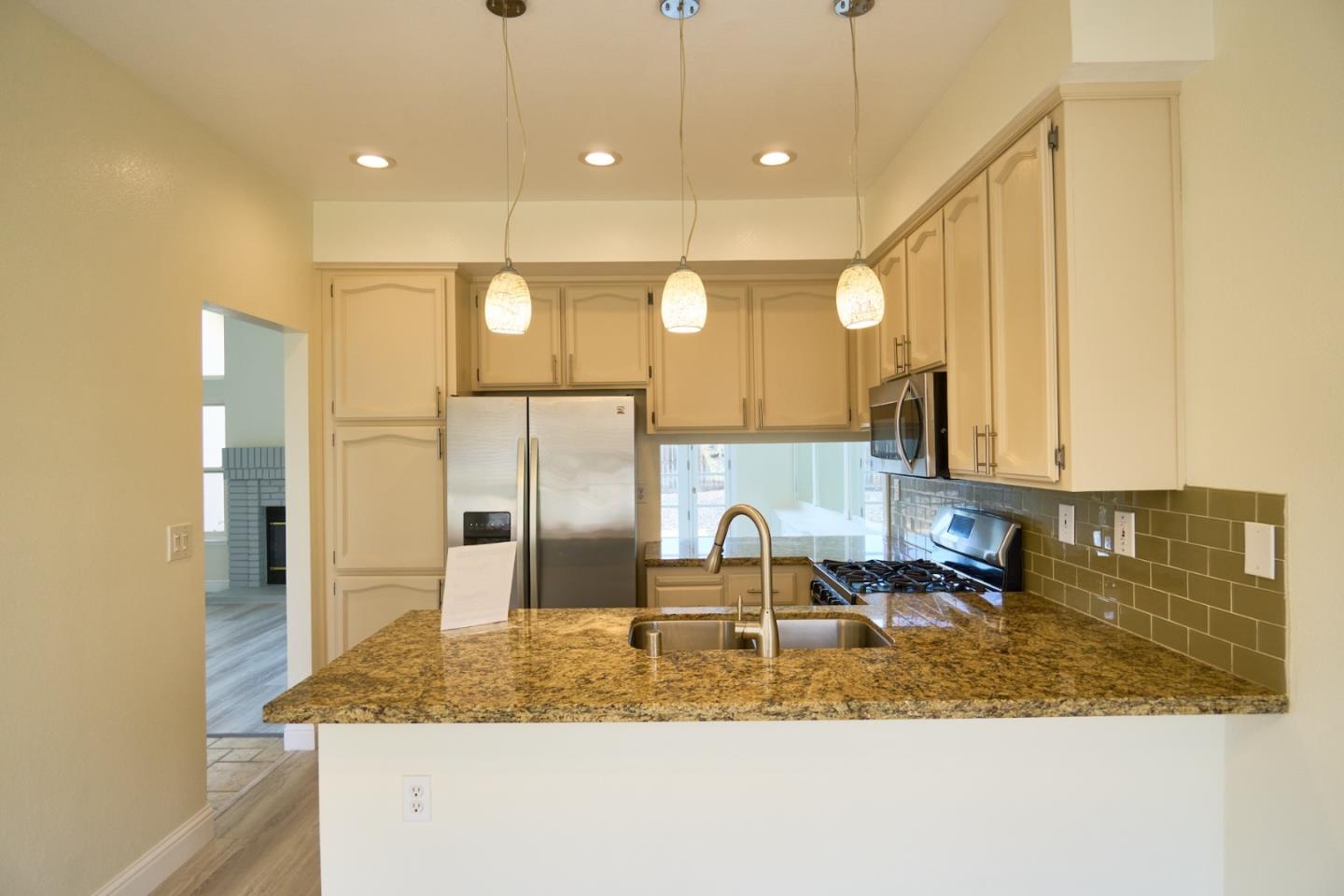 Detail Gallery Image 8 of 22 For 9452 Markfield Way, Sacramento,  CA 95829 - 3 Beds | 2 Baths