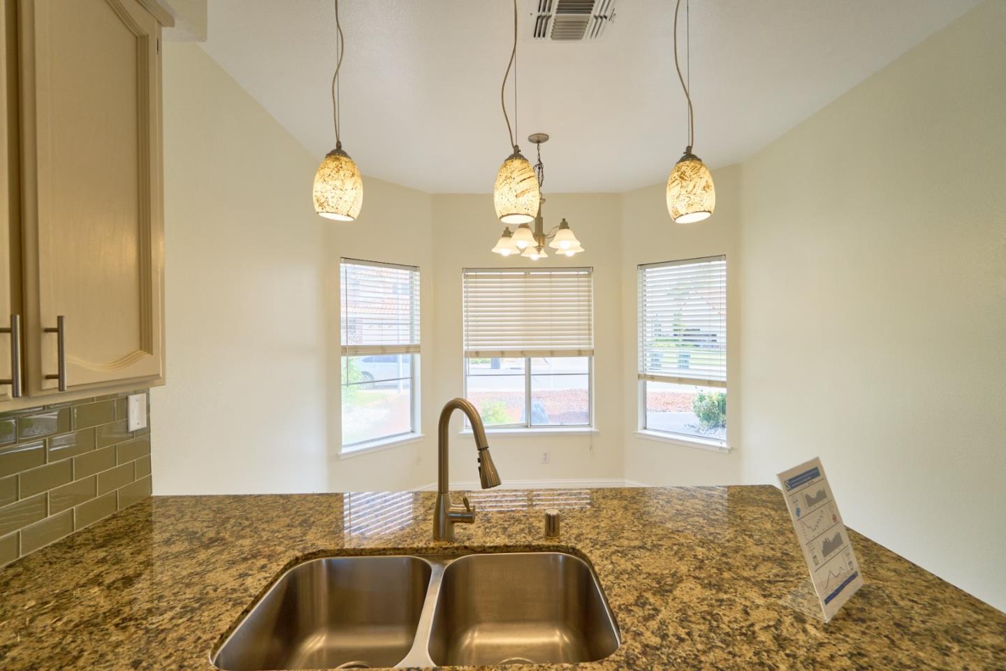 Detail Gallery Image 9 of 22 For 9452 Markfield Way, Sacramento,  CA 95829 - 3 Beds | 2 Baths