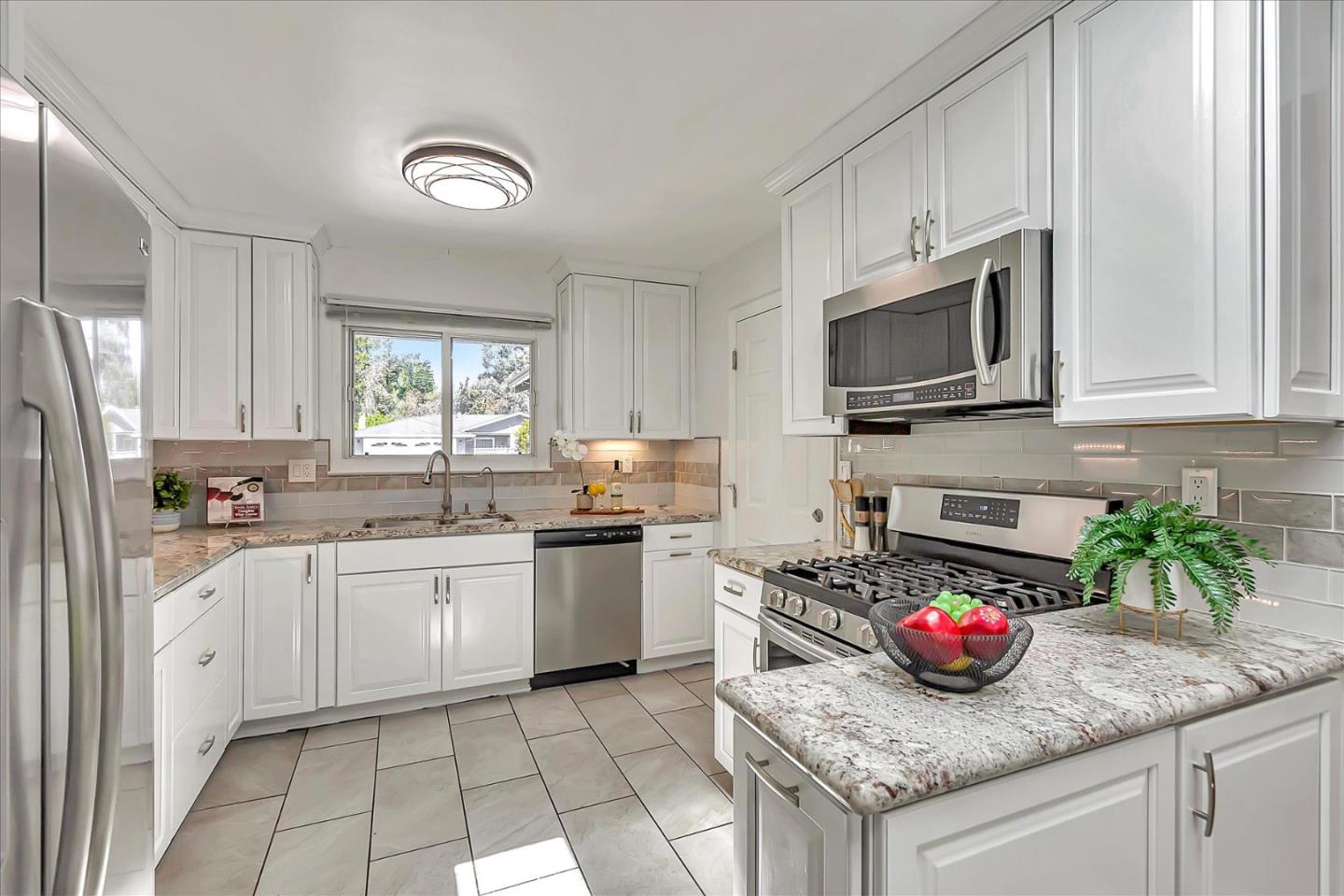 Detail Gallery Image 5 of 28 For 880 Keith Ln, Santa Clara,  CA 95054 - 4 Beds | 2 Baths