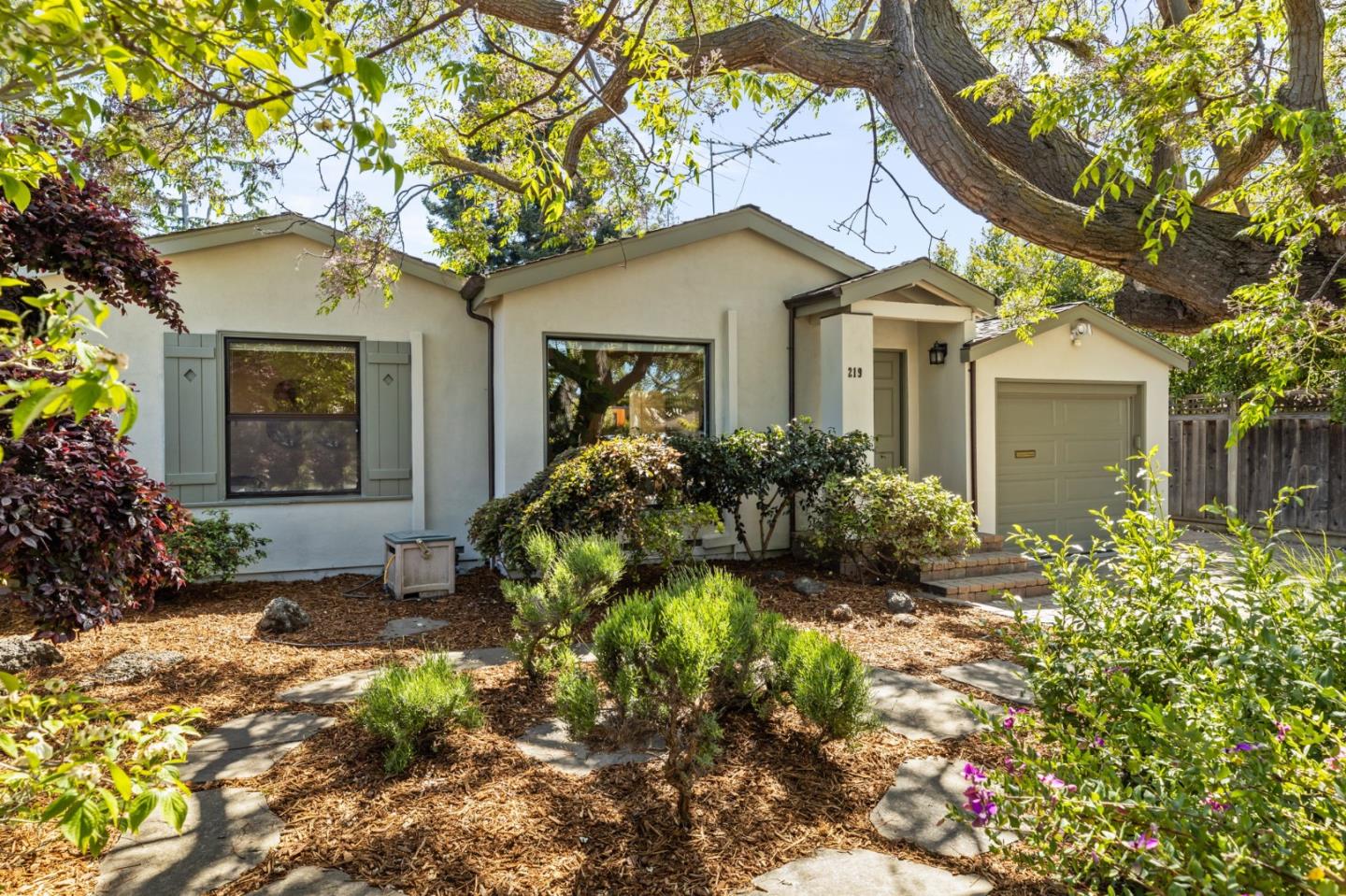 Photo of 219 Chester St in Menlo Park, CA