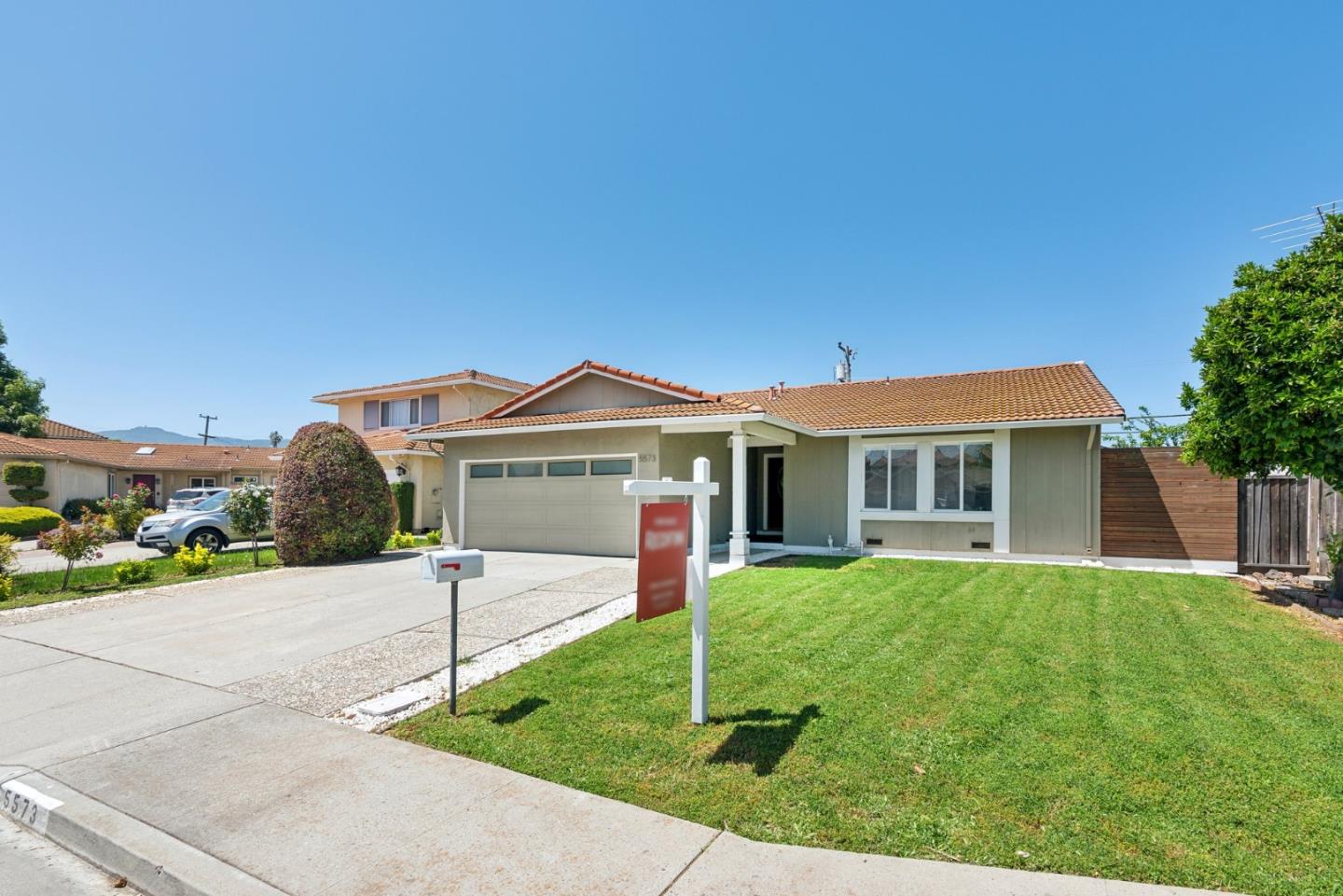 Photo of 5573 Dunsburry Ct in San Jose, CA