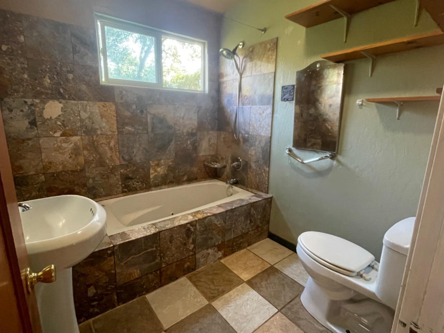 Detail Gallery Image 6 of 18 For 717 Snyder Ave, Aromas,  CA 95004 - 3 Beds | 1/1 Baths