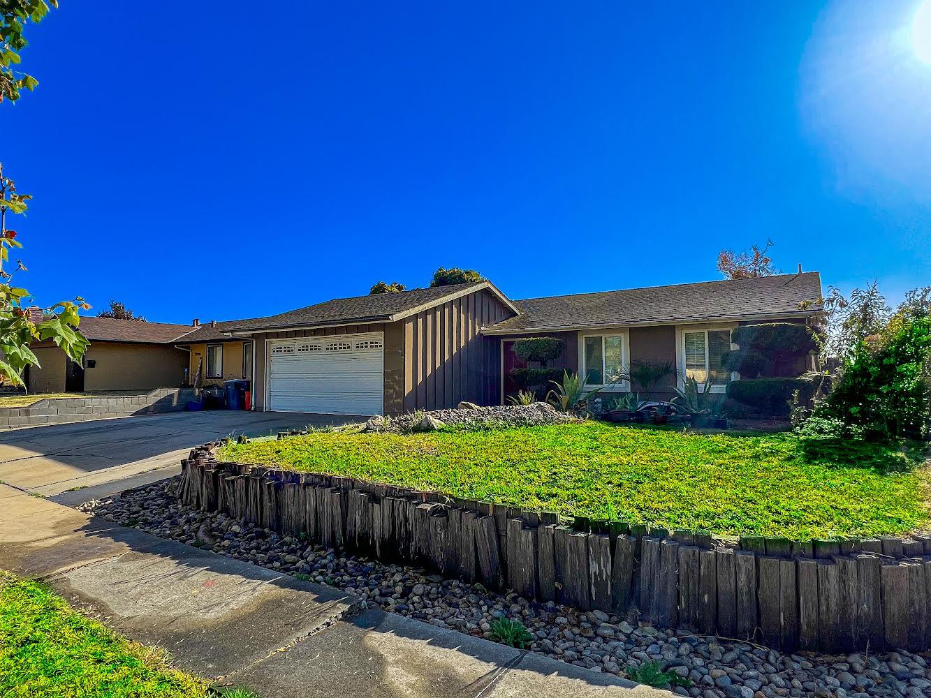 13388 Jackson St, Salinas, CA 93906 photo 2