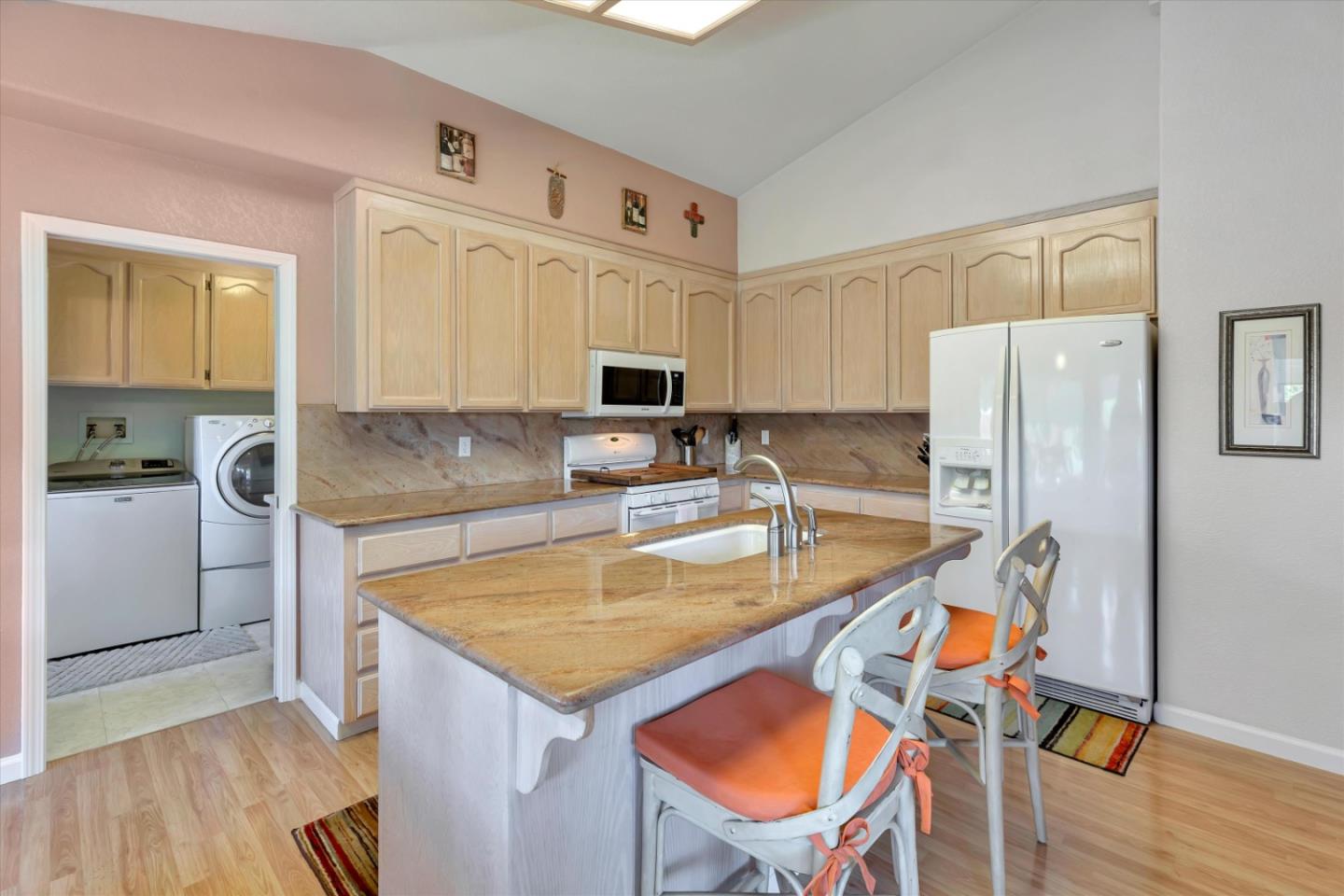 Detail Gallery Image 14 of 32 For 1641 Albion Ct, Hollister,  CA 95023 - 4 Beds | 2/1 Baths