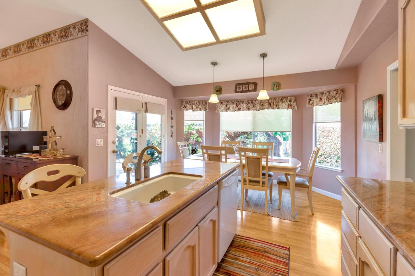 Detail Gallery Image 16 of 32 For 1641 Albion Ct, Hollister,  CA 95023 - 4 Beds | 2/1 Baths
