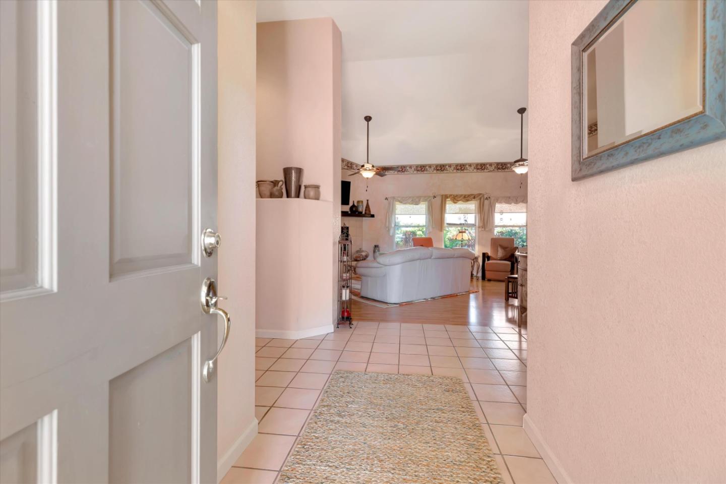 Detail Gallery Image 5 of 32 For 1641 Albion Ct, Hollister,  CA 95023 - 4 Beds | 2/1 Baths
