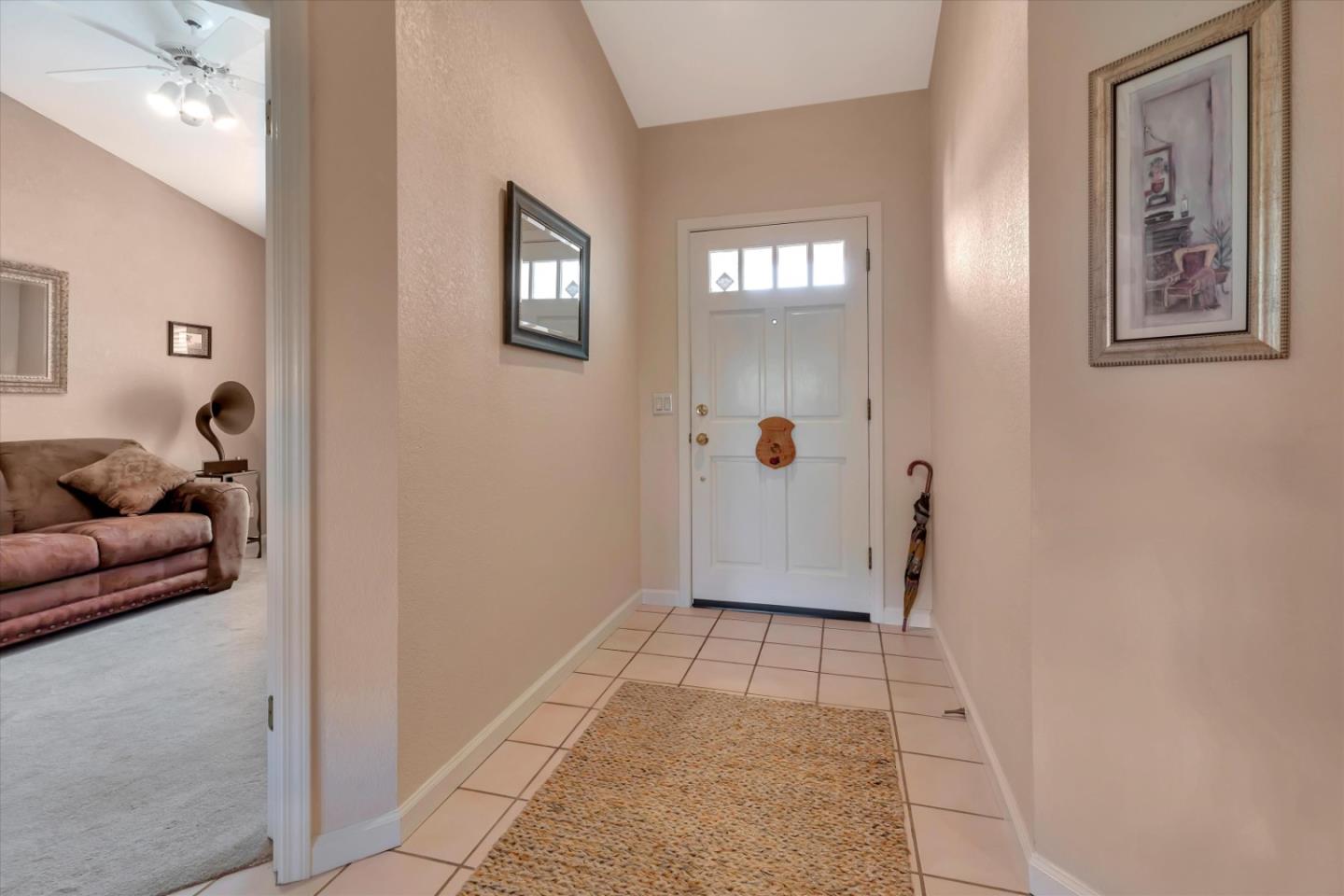 Detail Gallery Image 6 of 32 For 1641 Albion Ct, Hollister,  CA 95023 - 4 Beds | 2/1 Baths