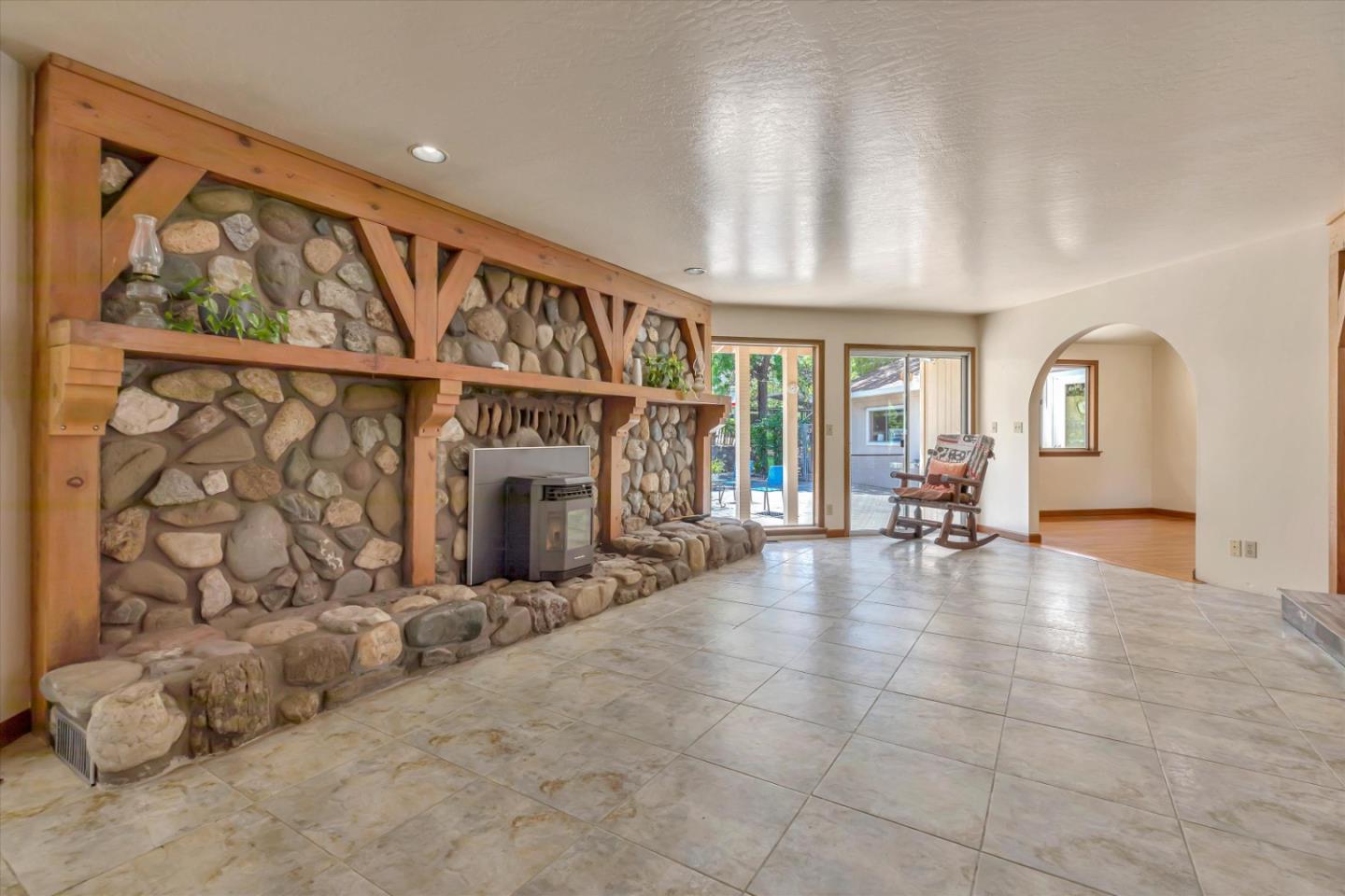 Detail Gallery Image 14 of 66 For 270 Hidden Valley Rd, Hollister,  CA 95023 - 4 Beds | 2/1 Baths